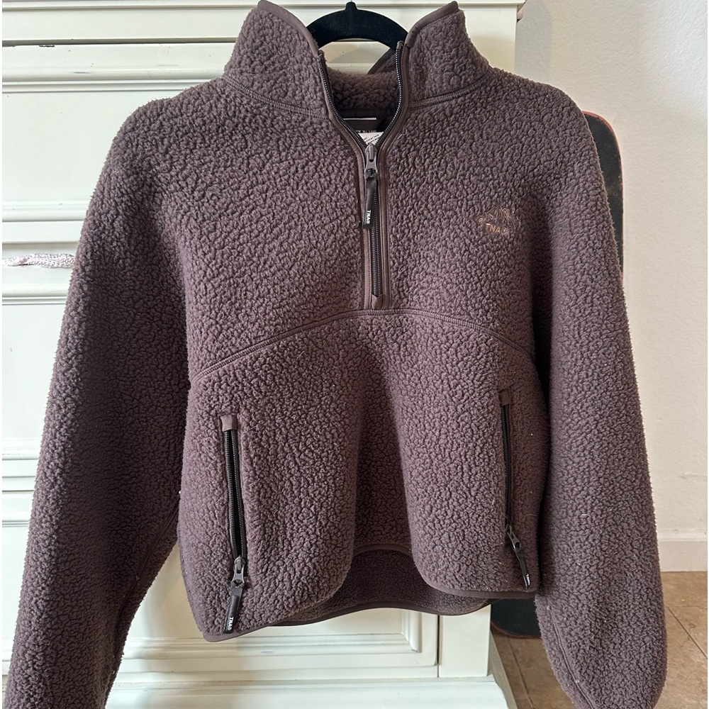 TNA/ Aritzia quarter zip fleece a little cropped